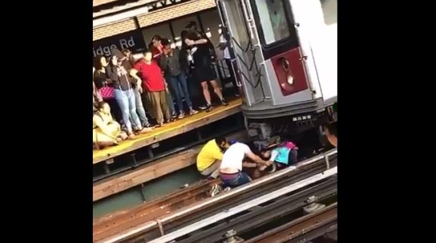 Hombre se lanza al metro en Nueva York con su hija de 5 años en los brazos