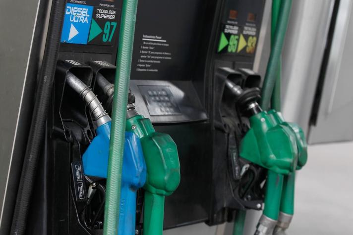 Tercera alza consecutiva se registrará en el precio de las bencinas