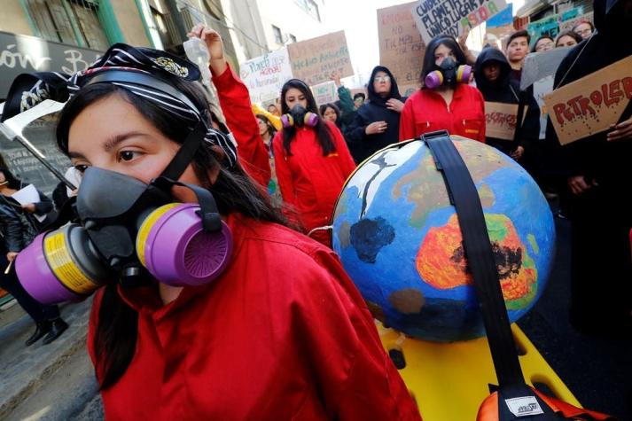 Miles de personas se reúnen en distintas ciudades de Chile en marcha por el medio ambiente
