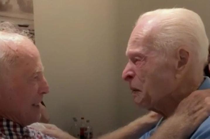 [VIDEO] Dos primos se reúnen tras 75 años de haber huido de Rumanía producto de la guerra