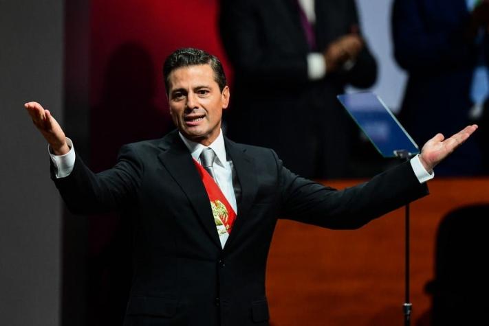 ¿Por qué el ex presidente mexicano Peña Nieto usa una peluca durante una cita con su nueva novia?