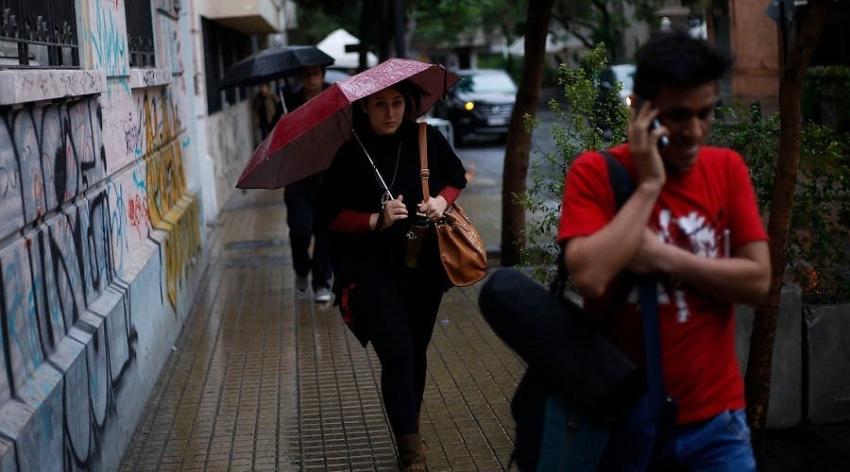 Vuelven las precipitaciones: A qué hora comenzará a llover en Santiago