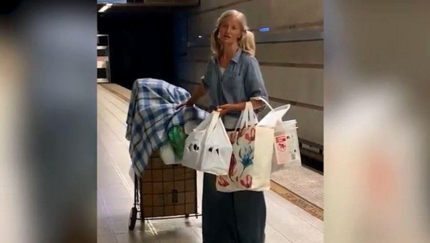 EEUU: Mujer en situación de calle sorprende con su voz en metro de Los Angeles