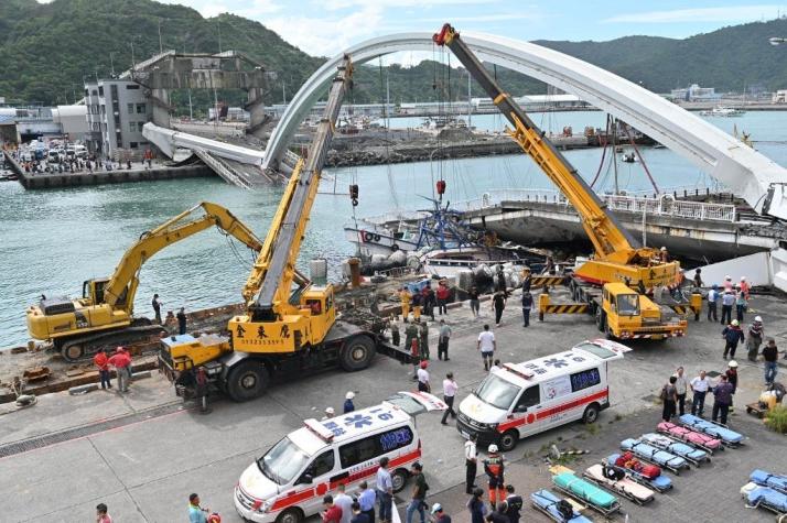 [VIDEO] El impresionante registro de la caída de un puente en Taiwán