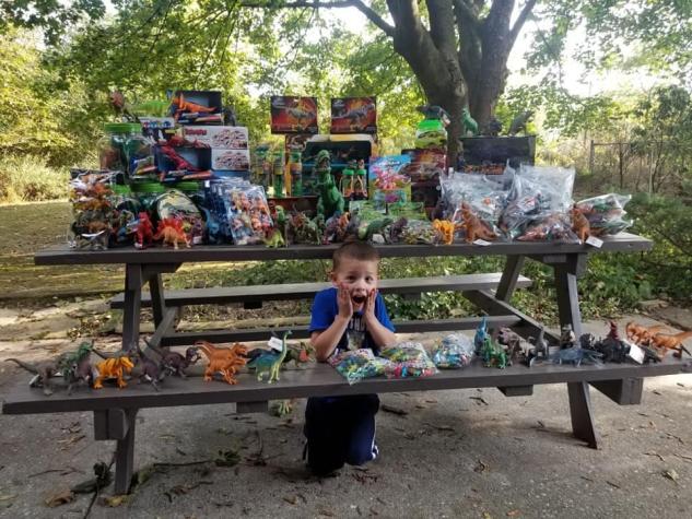 Un niño de cinco años que sobrevivió al cáncer donó 3.000 juguetes al hospital donde fue atendido