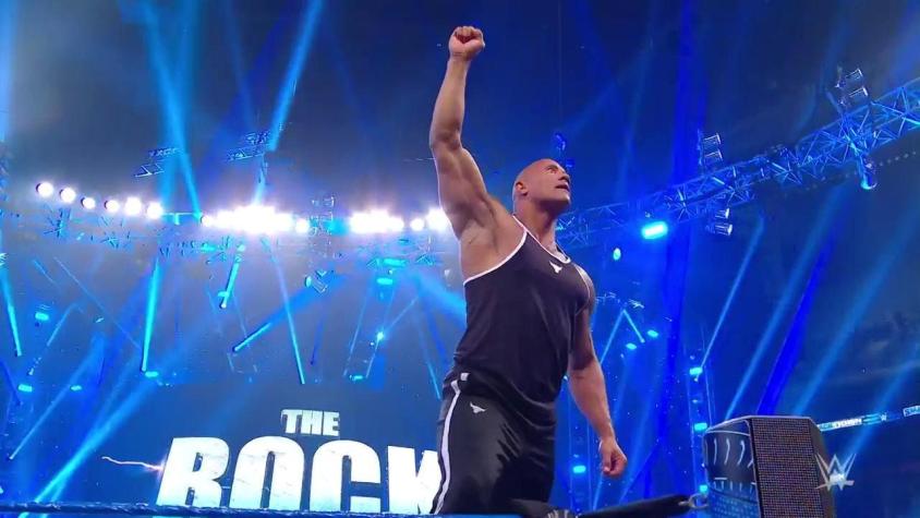 [VIDEO] "La Roca" volvió en gloria y majestad a luchar a la WWE