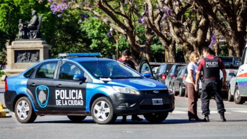 Policía y ladrón se emborrachan juntos y agreden a otros tres oficiales en Argentina