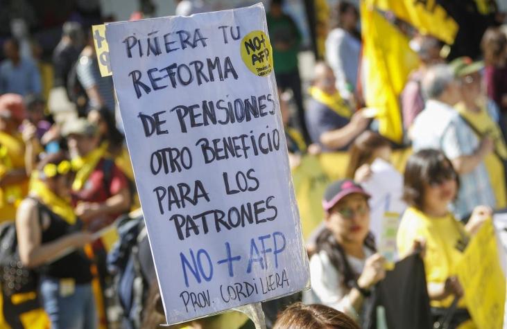 [VIDEO] Miles de personas marchan a lo largo de Chile exigiendo el fin de las AFP