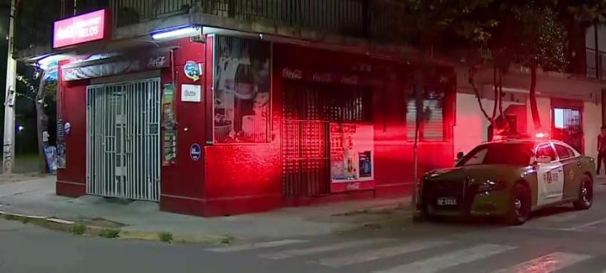 [VIDEO] Delincuentes encapuchados realizan violento robo en minimarket de San Joaquín