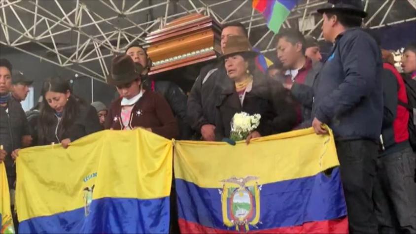 [VIDEO] La tensa asamblea donde retuvieron a periodista de T13 en Ecuador
