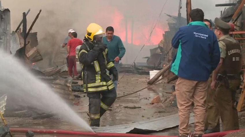 El desesperado llamado del alcalde de Cerro Navia por fatal incendio en pesebreras y viviendas