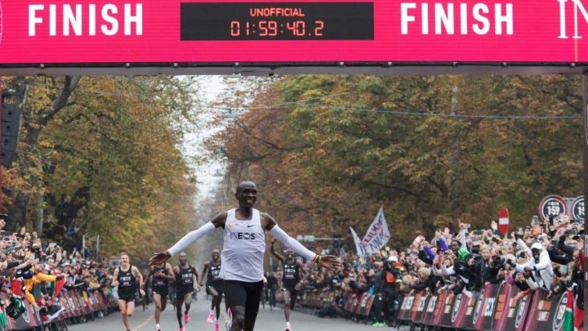 Eliud Kipchoge corre una maratón en menos de dos horas pero no será reconocido oficialmente