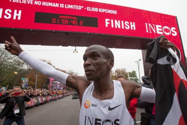 Kipchoge hace historia: Es la primera persona en completar una maratón en menos de 2 horas