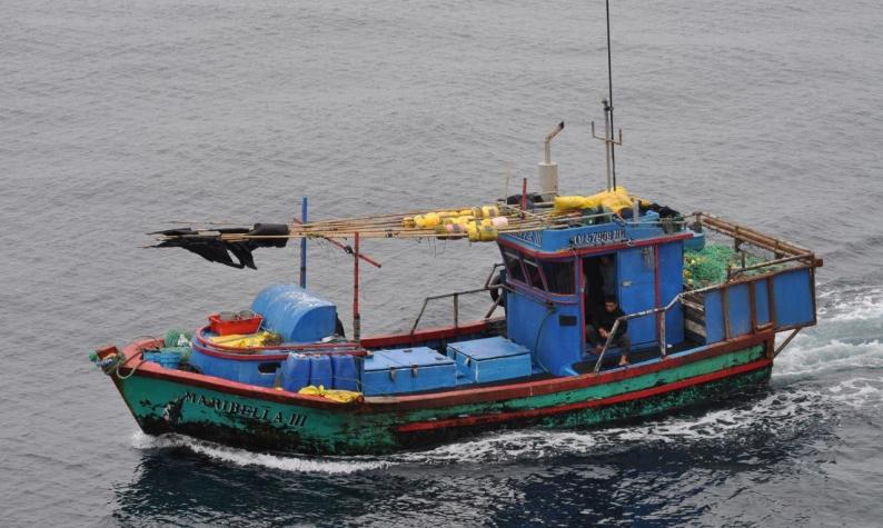 Armada captura a tres embarcaciones peruanas que pescaban en zona económica exclusiva