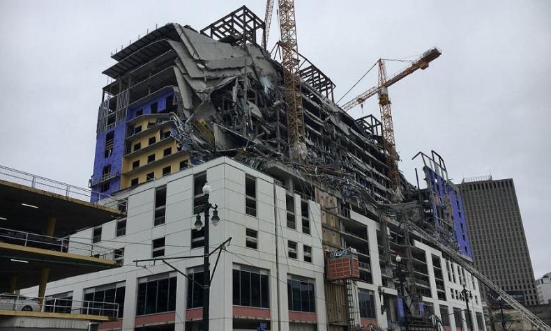 [VIDEO] Derrumbe de hotel en plena construcción deja al menos una persona muerta y desaparecidos
