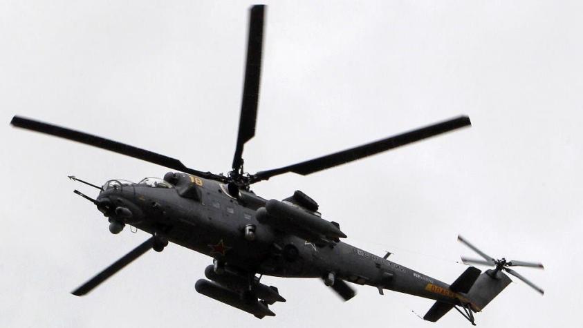 [VIDEO] Helicóptero arrasó (accidentalmente) con decoración de desfile militar tras su paso