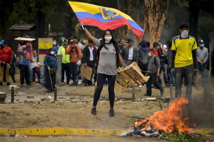 Gobierno de Ecuador ordena toque de queda y militarización de Quito por "desmanes de violencia"