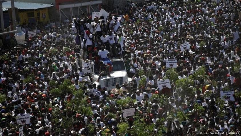 Miles de personas piden la renuncia del presidente de Haití