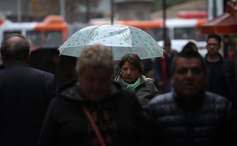 Enel activa plan preventivo ante pronóstico de lluvia en Santiago