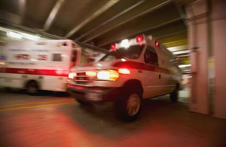 Fatal choque: Ambulancia se impacta contra árbol y muere paciente que trasladaba