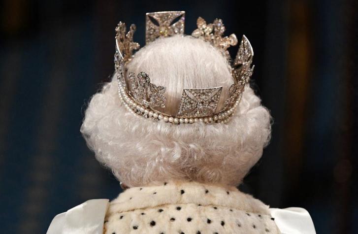 ¿Por qué la reina eligió no usar la Corona del Estado Imperial en la apertura anual del Parlamento?
