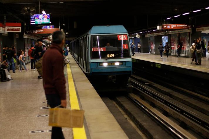 Evasión masiva obligó al cierre parcial de estaciones de Metro de Santiago