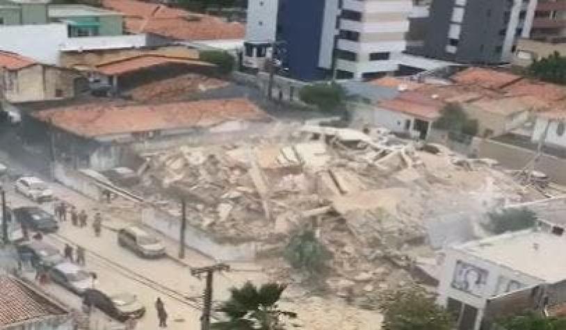 [VIDEO] Impresionante derrumbe de edificio en Brasil deja nueve heridos