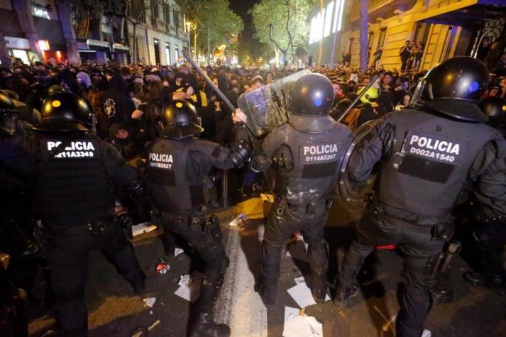Cataluña: 51 detenidos tras noche de protestas contra la condena de líderes independentistas