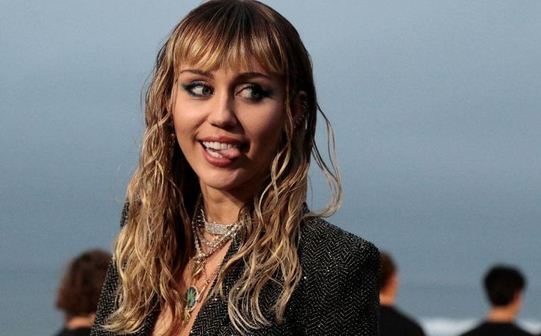 Critican a Miley por usar el mismo filtro de Instagram con Liam, Cody y Kaitlynn y ella responde
