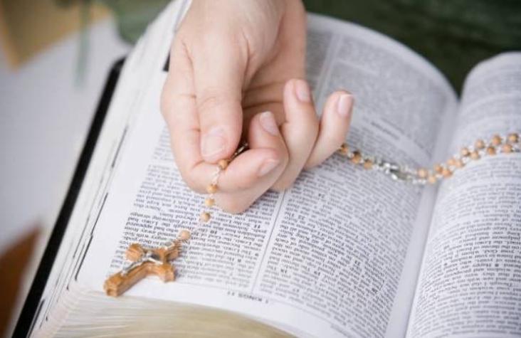 Vaticano lanza rosario inteligente para recordar cómo y cuándo rezar