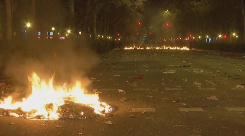 [VIDEO] T13 en Barcelona: Así se vivió el caos en la tercera noche de violencia