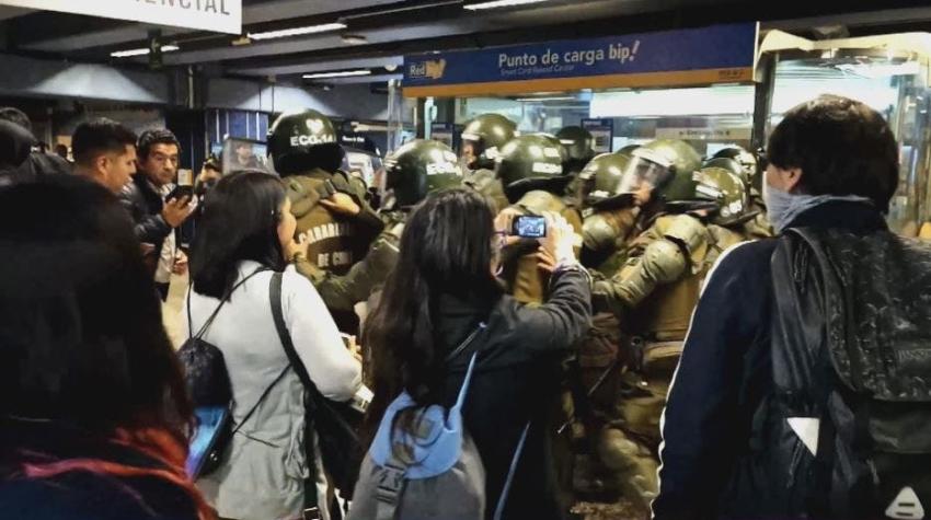 [VIDEO] Escolares volvieron a liderar evasiones en el Metro de Santiago