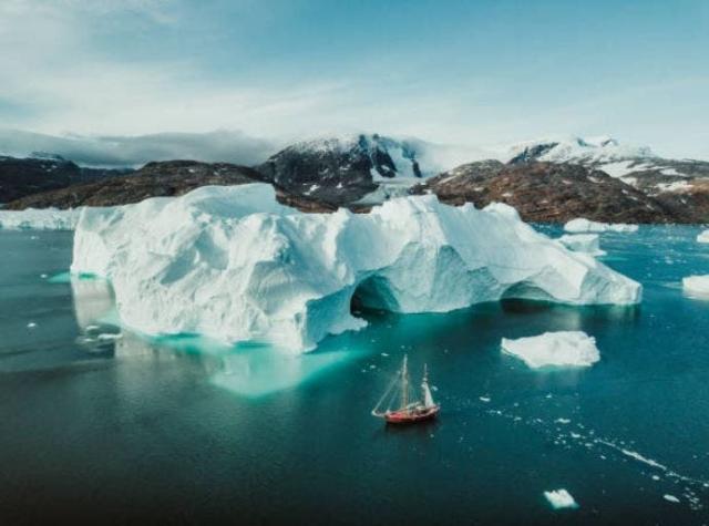 Icebergs azules y blancos transforman a Groenlandia en un imperdible de América del Norte