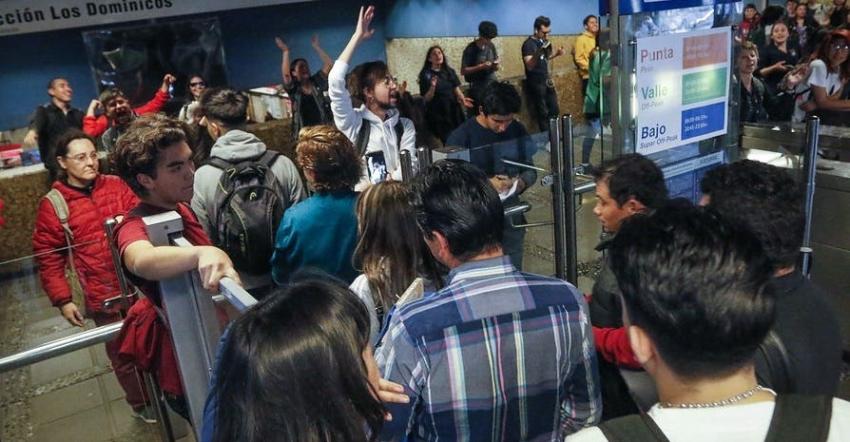 Ministra Hutt y autoridades de Metro se reúnen en La Moneda por evasión masiva