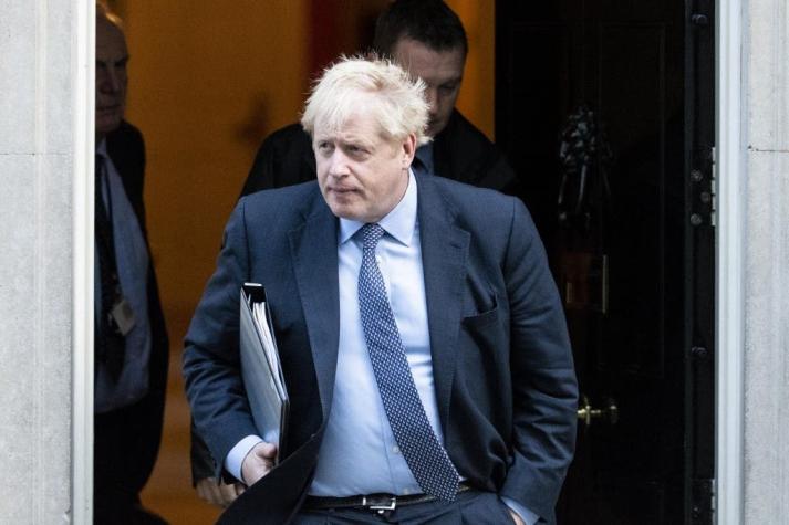 Parlamento británico pospone decisión sobre el Brexit, pero Johnson mantiene su fecha límite