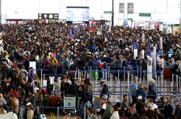 Aerolíneas nacionales cancelan sus vuelos en la Región Metropolitana