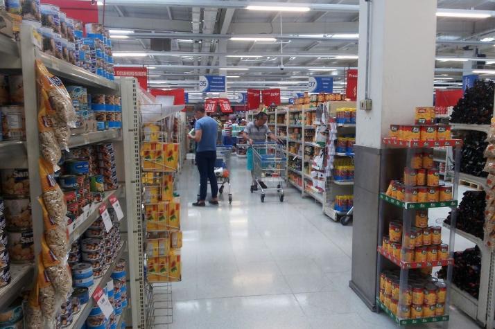 Supermercados y centros comerciales: ¿Cómo funcionará el comercio este viernes 25?