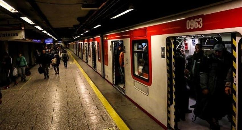 Cerca de 65 mil personas utilizaron el Metro de Santiago durante esta mañana