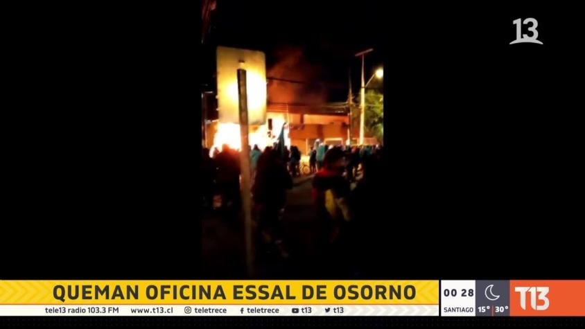 [VIDEO] Incendian oficinas de Essal en Osorno: empresa descarta suspensión del servicio