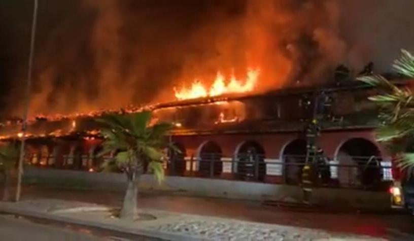 [VIDEO] Centro Regional de Abastecimiento de Talca es consumido por las llamas