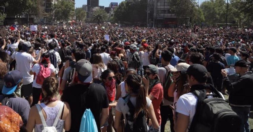 Protestas en Chile: ONG reúne antecedentes de violencia, abuso y acoso sexual hacia mujeres