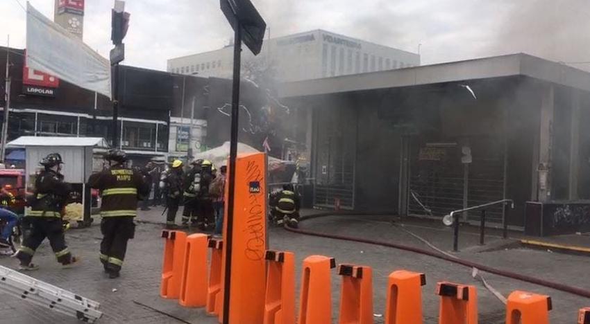 [VIDEO] Se registra incendio en la estación de Metro Plaza Maipú