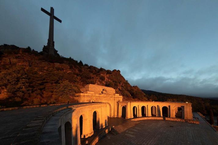 España exhuma al dictador Franco 44 años después de su muerte