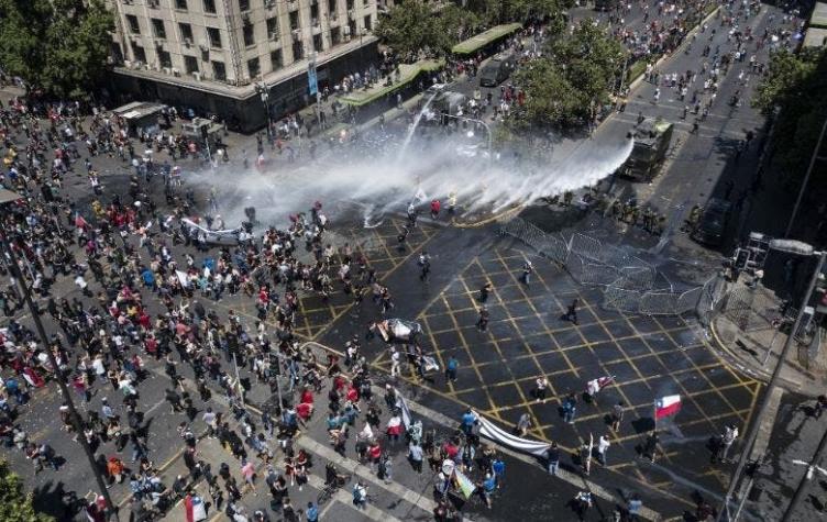 Unión Europea pide "moderación" a los chilenos tras protestas