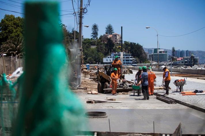 Jornada laboral: Cuánto tiempo dedican los chilenos al trabajo y qué pasa en otros países