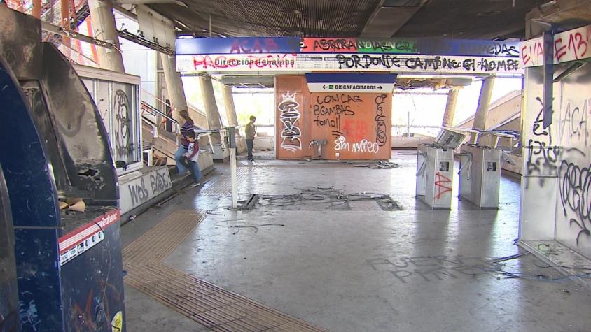 [VIDEO] Llaman a no entrar a las estaciones de Metro destruidas