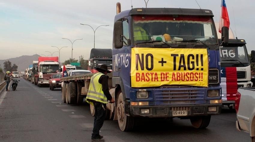 Taxistas y camioneros se movilizan por el alto precio del TAG: Alta congestión en autopistas
