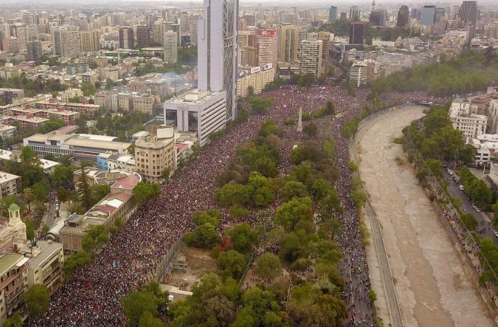 [VIDEO] La marcha más grande de Chile grabada desde un helicóptero