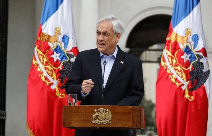 Presidente Piñera pide a todos los ministros "que pongan sus cargos a disposición"