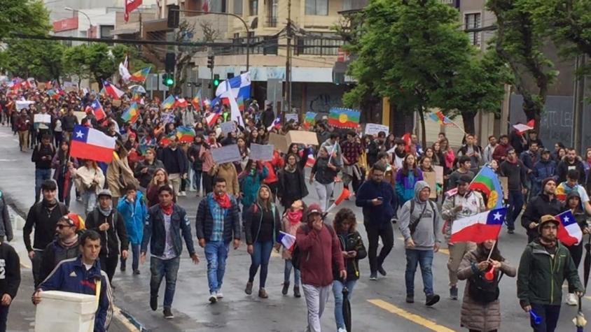 [VIDEO] Concepción: Miles de personas marcharon bajo la lluvia